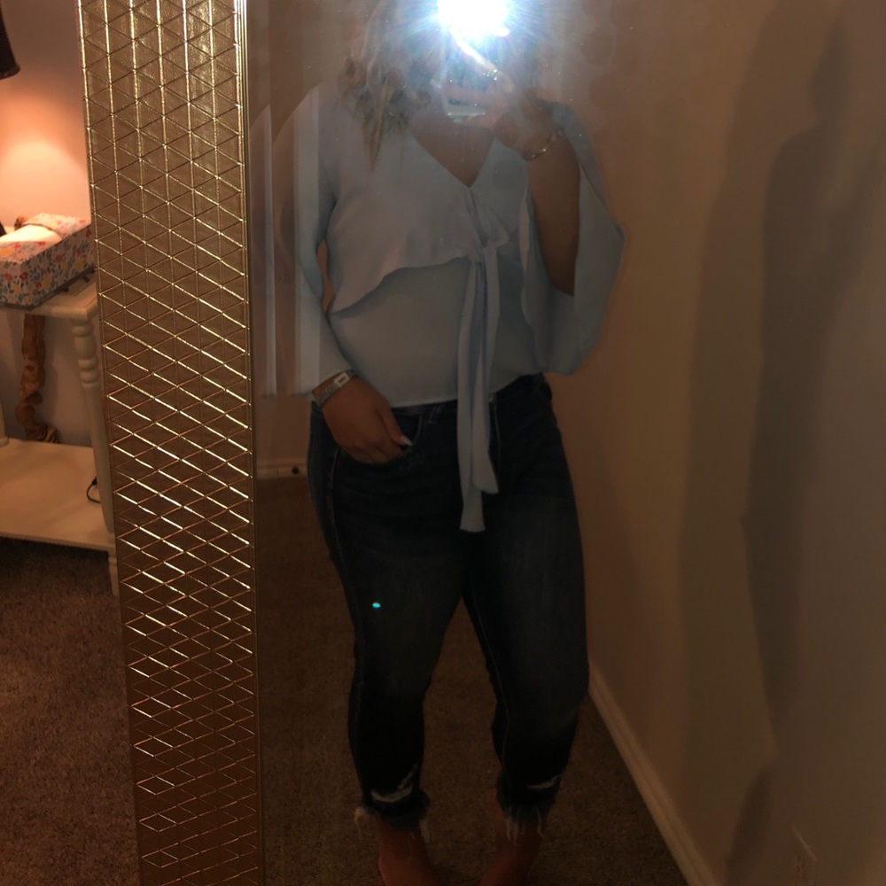 cutest light blue/grey top!!